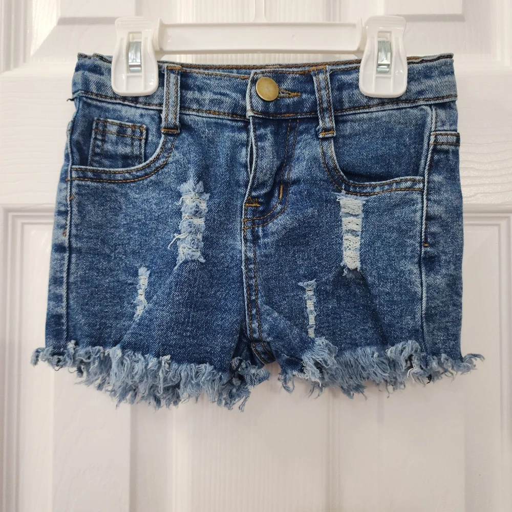 Blue Horse Themed Top with Distressed Denim Shorts Size: 4T